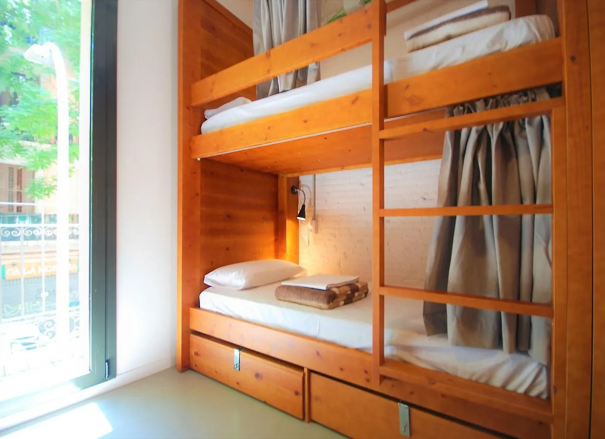 Ten To Go Hostel Barcelona